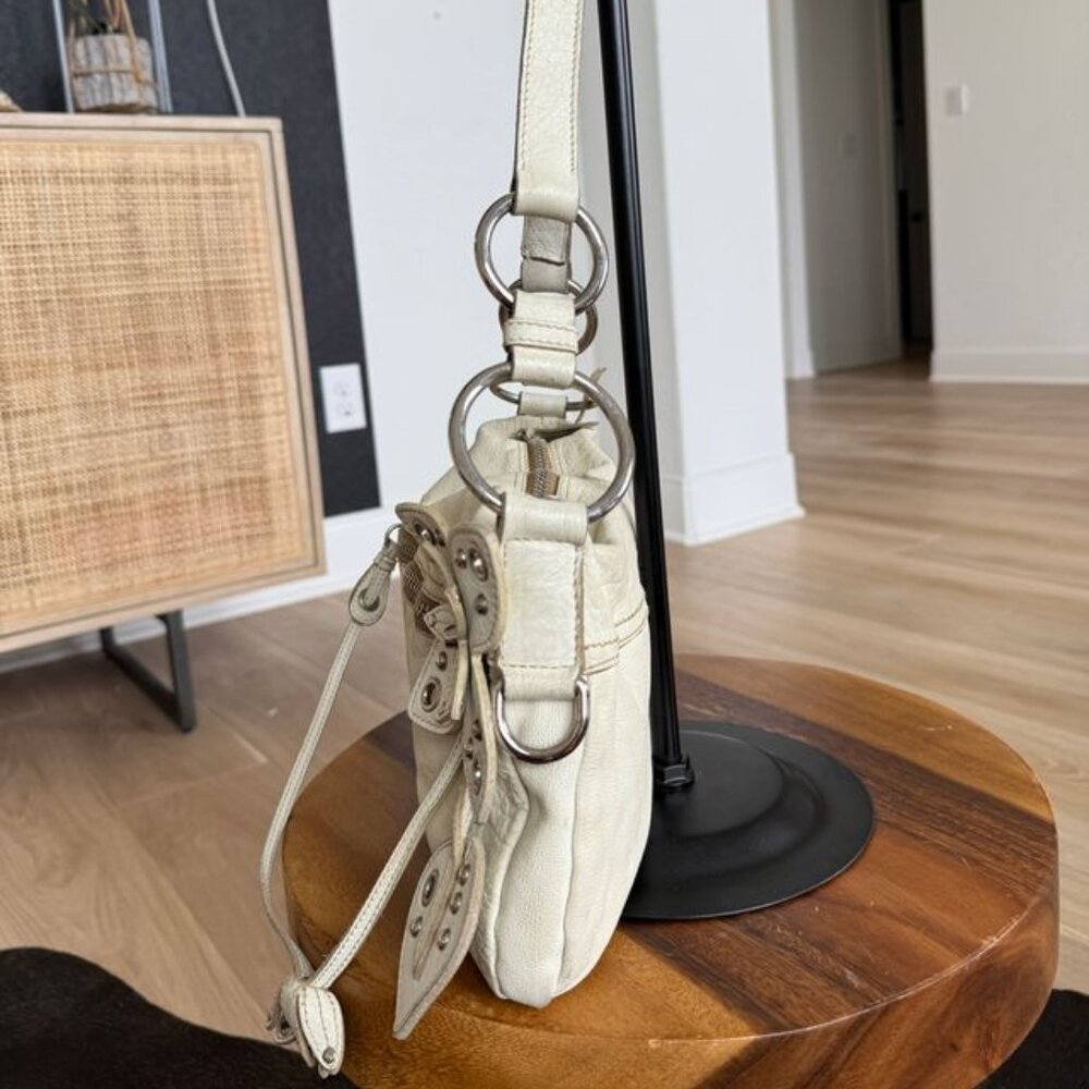 Miu Miu White Leather Handbag with Flower Motif - Picture 4 of 12